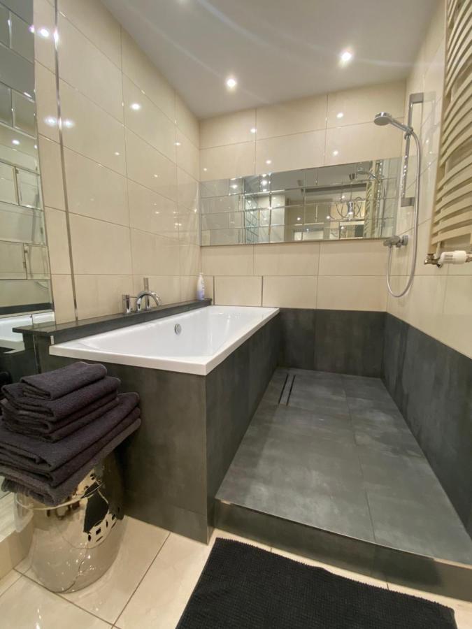 Apartament W Sercu Gdanska Z Parkingiem Podziemnym エクステリア 写真